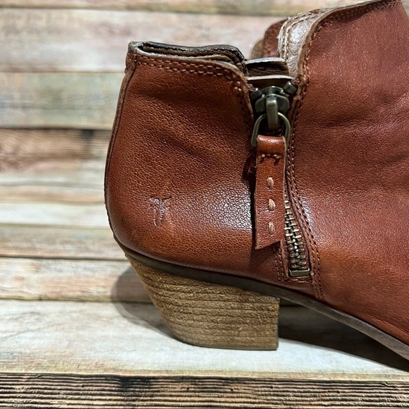 Frye Judith Brown Leather Ankle Boots - Picture 4 of 9